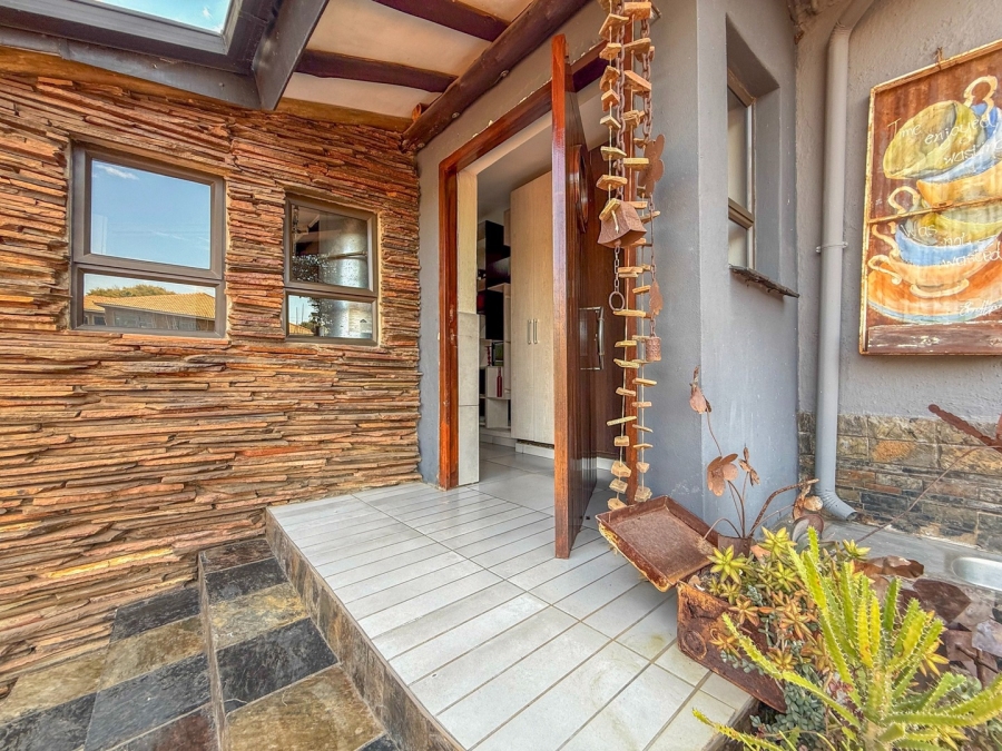 8 Bedroom Property for Sale in Schoemansville North West